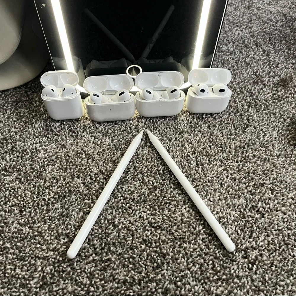 Apple airpods lot